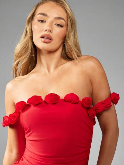 مايوه حريمي قطعة واحدة MISSGUIDED بدلة سباحة بكتف مكشوف وجوانب مطوية مزينة بتفاصيل من الوردة