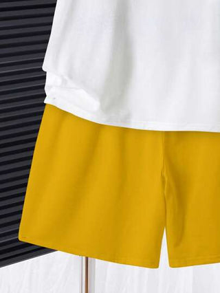 مجموعة من 2 قطعة قميص وشورت ماركة شيك كاجوال كلاسيكي للصبي بطبعة جرافيك على الياقة المستديرة وأكمام قصيرة، تصميم طباعة نصي رائع، مناسب للصيف