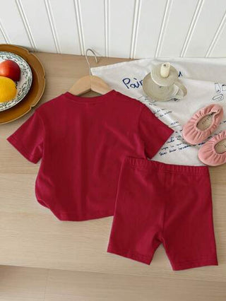 SHEIN طقم شورت كاجول قصير الأكمام مصمم بسيط للفتيات الرضع ، مناسب للصيف