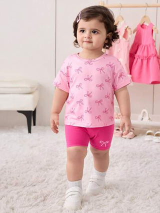 طقم قميص أكمام قصيرة وشورت ذو خصر مطاطي، وردي اللون، عقدة الفراشة جميل للبنات الرضع مناسب للصيف
