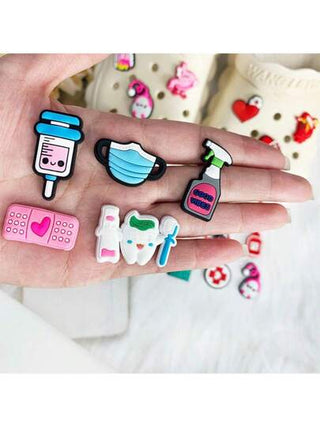 GrinLab 30 قطعة من سلسلة الأزهار الطبية، مجموعة من إكسسوارات الزخرفة الراقية المصممة للطاقم الطبي، تحتوي هذه السلسلة على 30 نمطًا وتصميمًا مختلفًا للأزهار على الأحذية، تم تصميم كل نمط بعناية ، تعليقات للأحذية أثناء ارتداء الأحذية الخفيفة، زخرفة أحذية DIY،