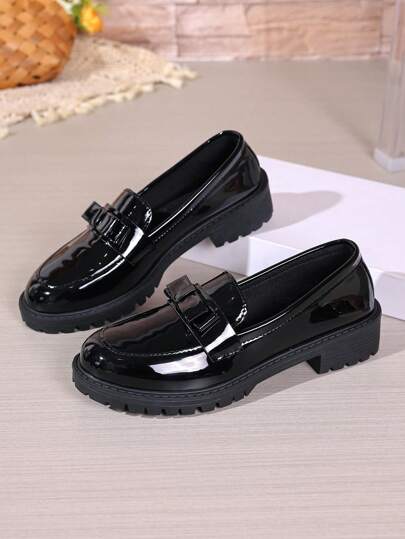 أحذية أوكسفورد حريمي حذاء أكسفورد سهل الارتداء على الطراز العتيق بكعب سميك، بفيونكة وشراشيب ، جلد لامع في طراز ماري جين '