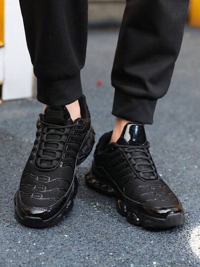 أحذية رياضية رجالية ذات تصميم أنيق، أحذية رياضية للرجال، أحذية رياضية بنظام رباط، أحذية شخصية ذات طراز كاجوال للشارع باللون الأسود