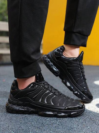 أحذية رياضية رجالية ذات تصميم أنيق، أحذية رياضية للرجال، أحذية رياضية بنظام رباط، أحذية شخصية ذات طراز كاجوال للشارع باللون الأسود