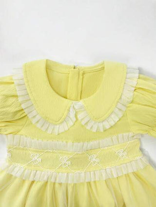 فساتين بيبي Souflis Souflis فستان صيفي للطفلة ذو طراز حلو باللون الأصفر، بأكمام قصيرة وطوق بيتر بان مع تريم من الدانتيل