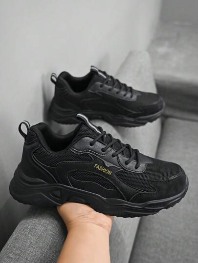 أحذية رياضية رجالية أنيقة باللون الأسود الداكن من تصميم سهل الربط، خفيفة الوزن ومريحة للاستخدام اليومي والتنزه والتنقل والركض
