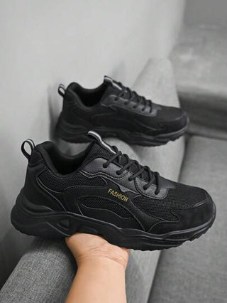 أحذية رياضية رجالية أنيقة باللون الأسود الداكن من تصميم سهل الربط، خفيفة الوزن ومريحة للاستخدام اليومي والتنزه والتنقل والركض