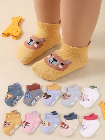10 أزواج من جوارب مضادة للانزلاق للأطفال الرضع بتصميم رسوم كرتونية حيوانية مع نقاط لاصقة ، مصممة كجوارب أرضية للأطفال الصغار. هذه الجوارب القصيرة الجميلة مناسبة لكل من أطفال الذكور والإناث ، وتأتي مع مقابض للأطفال.