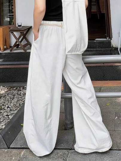 Manfinity Hypemode بنطلون كارجو طويل بساق مستقيمة مرتخية مع خصر بسحاب، طراز أمريكي كاجوال، باللون الأبيض