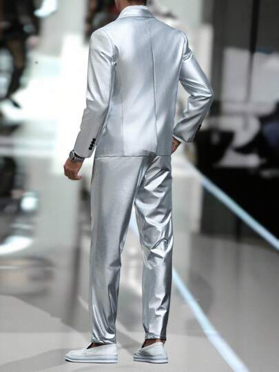 Manfinity AFTRDRK بدلة رجالي بقصة ضيقة بذهبي واحد ذات الطيات تضم جاكيت و بنطلون، زي خاص لمسرح