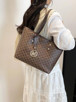 قطعة واحدة حقيبة توت بيضاء جديدة مزينة بقطع معدنية، مطبوع عليها طباعة مزهرية وحروف، جلد اصطناعي، سعة كبيرة، حقيبة كتف نسائية