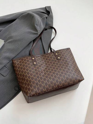 قطعة واحدة حقيبة توت بيضاء جديدة مزينة بقطع معدنية، مطبوع عليها طباعة مزهرية وحروف، جلد اصطناعي، سعة كبيرة، حقيبة كتف نسائية