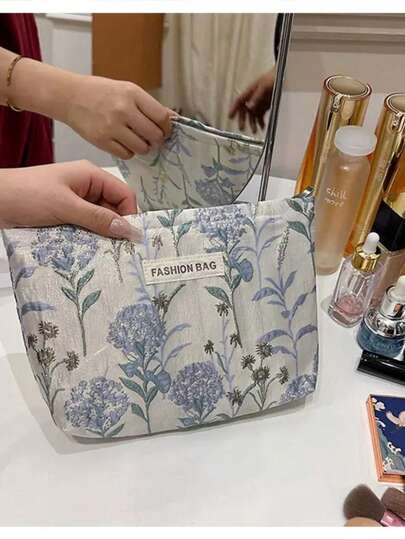 1 قطعة حقيبة مستحضرات تجميل نسائية ذات سعة كبيرة بطبعة زهور زرقاء، محفظة أدوات تجميل محمولة للسفر، حقيبة أدوات القرطاسية، ضروريات السفر، حقيبة مستحضرات التجميل، ضروريات العطلات، حقيبة جمال الخريف