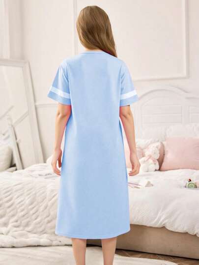 بيجاما فستان طويل كاجوال للبنات، ياقة دائرية، أكمام قصيرة، طباعة أرنب أزرق وخطوط بيضاء، قماش مُحبوك، ملابس نوم مريحة