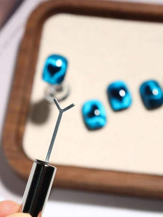 أداة مغناطيسية على شكل قلب ذات شق بها مغناطيس لالتقاط الأشكال القلبية والعين القطة لطلاء الأظافر الجيل، أداة DIY قطعتان