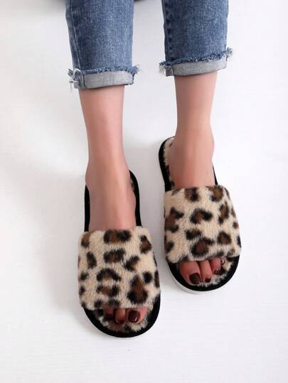 نعال منزلية للنساء مريحة وخفيفة مزخرفة بطبعة نمر منفوشة وشريط مفتوح