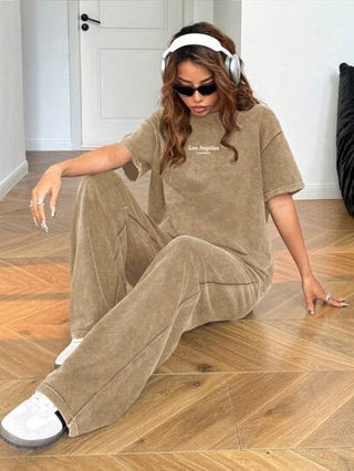 طقم حريمي قطعتين EZwear بدلة نسائية مريحة بطراز فاخر مطرزة بالحروف باللون الخاكي المغسول بطريقة عتيقة