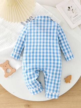 SHEIN رومبير نوم راحة طفل حديث الولادة بولد ذات طبعة شكل المربعات مع أزرار في طوق الرقبة، أكمام طويلة وجيب وبنطال محبوك ناعم وصديق للبشرة