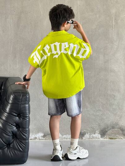 مجموعة قميص بولو بأكمام قصيرة مطبوع عليها حروف جوتيك وشورت دينم مزيف ذو خصر مطاطي ، للأولاد المراهقين ، مريحة وعصرية متعددة الاستخدامات ، مناسبة للربيع والصيف ، للارتداء اليومي ، الخارجي ، المدرسة ، الشارع ، الحفلات والأوقات الترفيهية