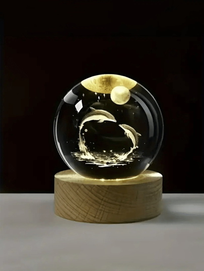 قطعة واحدة قاعدة خشبية إضاءة ليلية بتصميم الكرة البلورية الثلاثية الأبعاد مزودة بمصدر طاقة USB، ديكور إضاءة ليلية للمنزل والغرفة بنقشة المجموعة الشمسية والقمر والمجرة وكوكب زحل، إضاءة ليلية ثلاثية الأبعاد للمكتب أو الهدايا للأصدقاء والزملاء في العودة للمد