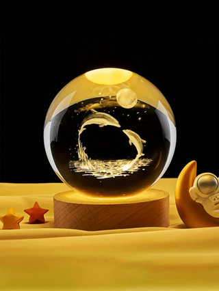 قطعة واحدة قاعدة خشبية إضاءة ليلية بتصميم الكرة البلورية الثلاثية الأبعاد مزودة بمصدر طاقة USB، ديكور إضاءة ليلية للمنزل والغرفة بنقشة المجموعة الشمسية والقمر والمجرة وكوكب زحل، إضاءة ليلية ثلاثية الأبعاد للمكتب أو الهدايا للأصدقاء والزملاء في العودة للمد