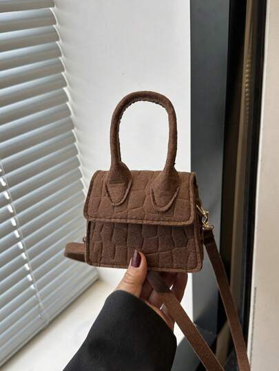 قطعة واحدة حقيبة كتف كاجوال كورية جديدة صغيرة جميلة بفتح وإغلاق مغناطيسي، أحادية اللون متعددة الاستخدامات، أنيقة وأنيقة، مناسبة للحاجيات اليومية مثل الأحمر شفاه والمسكوكات، مناسبة للفتيات، مريحة بحزام كتف قابل للتعديل، متعددة الوظائف ومناسبة لكل الأنشطة ا