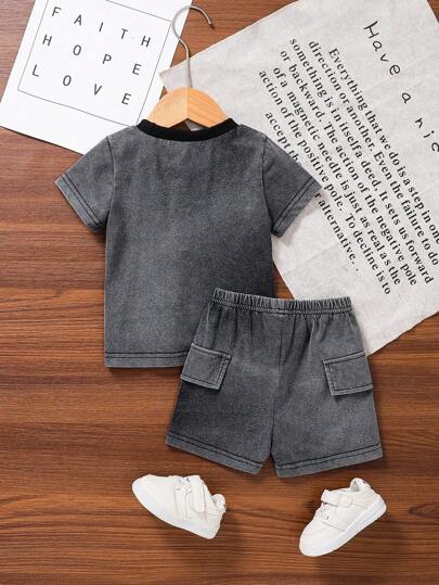 مجموعة ملابس للصبية الصغار تتكون من 2 قطعة: بلوزة بياقة طاقم مطبوع عليها حرف وبأكمام قصيرة مهترئة، وشورت بجيب وخصر مطاطي بطراز الشارع، مناسبة للخروجات اليومية، ملابس اطفال وحديثي الولادة للصيف ، مجموعة رياضية للاطفال الرضع والصغار، سن من 6 أشهر إلى 3 سنوا