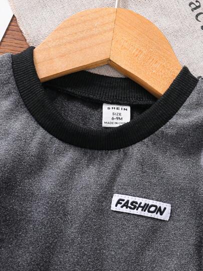 مجموعة ملابس للصبية الصغار تتكون من 2 قطعة: بلوزة بياقة طاقم مطبوع عليها حرف وبأكمام قصيرة مهترئة، وشورت بجيب وخصر مطاطي بطراز الشارع، مناسبة للخروجات اليومية، ملابس اطفال وحديثي الولادة للصيف ، مجموعة رياضية للاطفال الرضع والصغار، سن من 6 أشهر إلى 3 سنوا