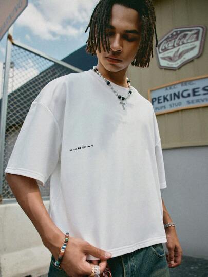 Manfinity Streetrush قميص T قصير رجالي فضفاض بتصميم بسيط وأنيق، قميص شارع رجالي بطباعة جرافيك حردش رياضي