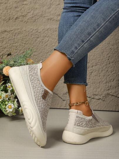 أحذية نسائية محبوكة بسيطة وكاجوال، ذات وسادة هوائية رغوية في القاعدة، ملمس متموج، خفيفة الوزن ومريحة، قاعدة ناعمة مانعة للانزلاق، مصنوعة من قماش تنفسي عالي الجودة