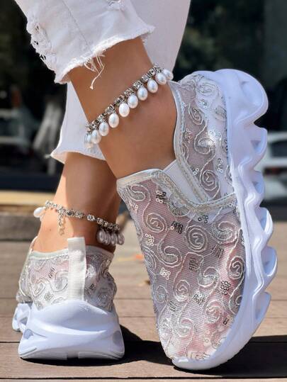 أحذية رياضية كاجوال سهلة الإرتداء مزينة بالتسلسل الفضي على شكل شبكة، أحذية جديدة لربيع/صيف الزفاف والحفلات، مريحة وسهلة للاستخدام اليومي أو الرياضة الخارجية، أنماط عودة إلى المدرسة، مقاسات كبيرة للنساء والأزواج