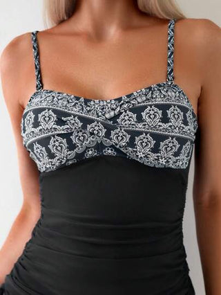 طقم تانكيني حريمي Swim مجموعة بكيني نسائية علوية مطبوعة فينتج مع حمالات كتف رفيعة ورباط جانبي مع قاع البكيني للأجازات على الشاطئ.