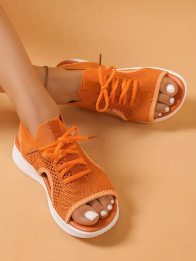 صنادل رياضية كاجوال نسائية ذات شبكة جوفاء مطبوعة