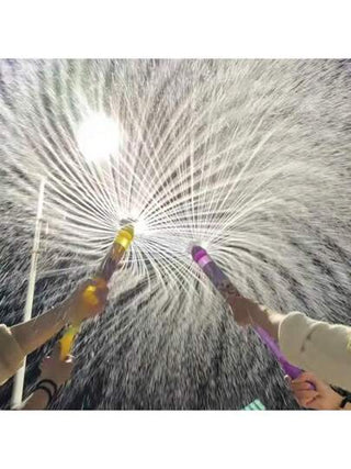 زجاجة رذاذ مياه زهرية رومانسية قطعة واحدة ، دعامة إبداعية للتصوير الفوتوغرافي للأزواج تحت الأضواء الشارعية ، مسدس ألعاب نارية شائعة رذاذ الماء ، نوع السحب ، جهاز ممتع للتصوير الفوتوغرافي