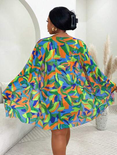 SHEIN Slayr CURVE طقم ملابس سباحة 3 قطع بمقاس كبير مع غطاء، تشكيلة متنوعة من الطبعات العشوائية، تصميم بسيط، للنساء في العطلات الصيفية والملابس الشاطئية