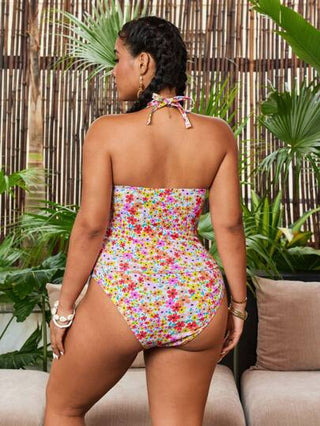 SHEIN Swim Curve بلوزة خياطة مرتفعة + سروال رياضي قطعتين ، وردي مزخرف بنقشة زهرية عشوائية ، ملائم لصيف المرأة البدينة ، ديزاين بسيط وكاجوال