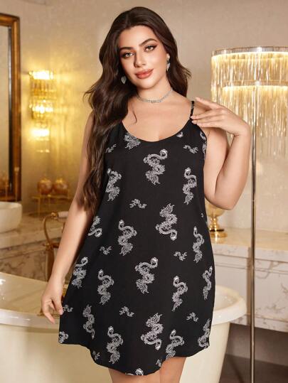 LuxeNights ثوب نوم أسود ذو طبعات زهرية كريبية مقاس كبير بدون أكمام