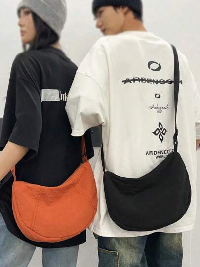 حقيبة كروس كتف مستوحاة من هلال القمر بسعة كبيرة، ذات تصميم ياباني أنيق بلون أحادي وشكل متواضع عالي الجودة، خفيفة وقابلة للحمل، مناسبة للاستخدام اليومي والشارع والتنقل، تصلح للخريف والشتاء والخارج