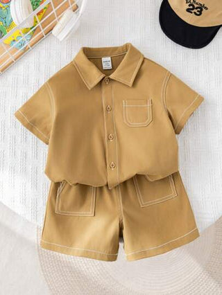 SHEIN مجموعة قميص وشورت لحديثي الولادة من الأولاد للصيف بطراز الشارع الكاجوال ، بلون بيج كاحي وقص فضفاض بأكمام قصيرة وخصر مطاطي ، مناسب لحفلات عيد الميلاد والمساء والأداء والزفاف والاحتفال بالشهر الأول وعيد المعمودية وحفلات استقبال المواليد