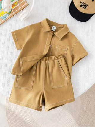 SHEIN مجموعة قميص وشورت لحديثي الولادة من الأولاد للصيف بطراز الشارع الكاجوال ، بلون بيج كاحي وقص فضفاض بأكمام قصيرة وخصر مطاطي ، مناسب لحفلات عيد الميلاد والمساء والأداء والزفاف والاحتفال بالشهر الأول وعيد المعمودية وحفلات استقبال المواليد