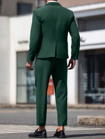 Manfinity Homme بدلة رجالي صلبة كاجوال مكونة من سترة بياقة قبنة وبنطال بجيوب مائلة