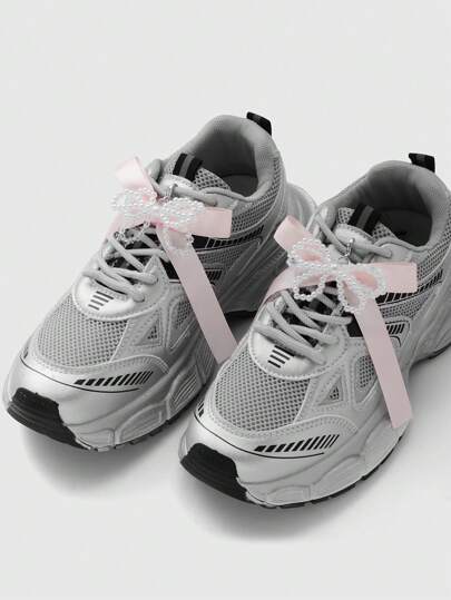 ROMWE Kawaii 2 قطعة إكسسوار صغير مصنوع يدويًا بالخرز الأبيض والتصميم المشابه للبلورات على شكل فيونكة لتزيين الأحذية، مجموعة إكسسوارات أنيقة متعددة الاستخدامات مناسبة للنساء لارتدائها يوميًا أو كهدية