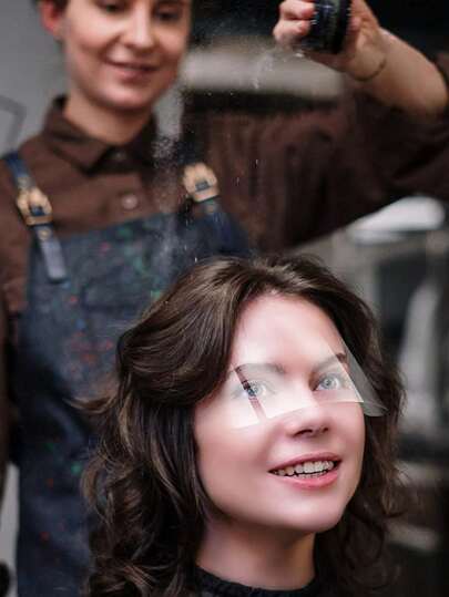 30 قطعة/50 قطعة/100 قطعة من الدروع الوجهية الشفافة البلاستيكية القابلة لإعادة الاستخدام والنظيفة للحماية خلال قص الشعر والمكياج والوشم وتطبيق البخاخ، مناسبة للعناية بالجفون وفنانو المكياج وصالونات التجميل، دروع للوجه مريحة وآمنة للعمليات التجميلية