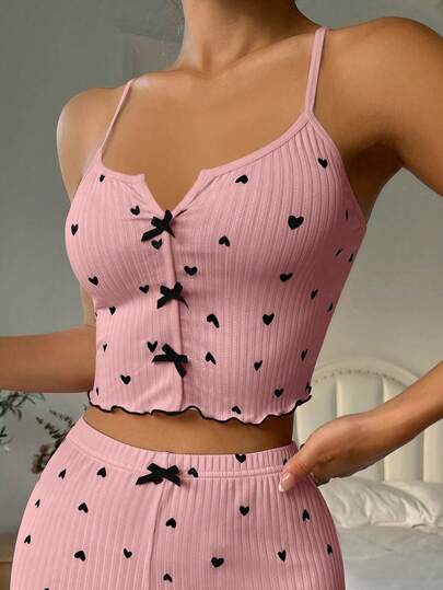 بيجامة علوية للنساء بطبعة قلوب وزينة فيونكة