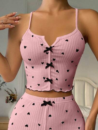 بيجامة علوية للنساء بطبعة قلوب وزينة فيونكة