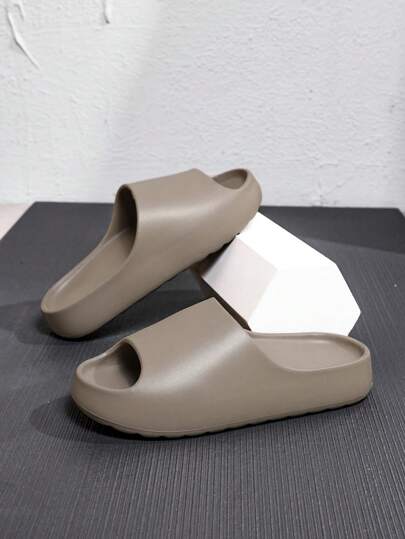 صنادل بنية EVA عصرية متعددة الاستخدامات للرجال، لينة ومريحة وغير حاكة، سهلة الارتداء من لون واحد، صنادل شاطئية