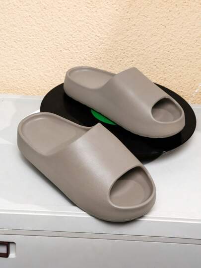 صنادل بنية EVA عصرية متعددة الاستخدامات للرجال، لينة ومريحة وغير حاكة، سهلة الارتداء من لون واحد، صنادل شاطئية