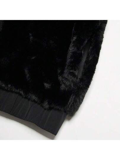 Adidas معطف قصير من الفرو الاصطناعي النعامي للنساء، طراز IP7044