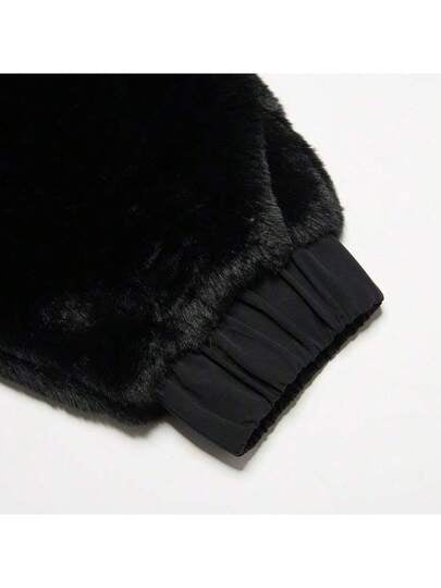 Adidas معطف قصير من الفرو الاصطناعي النعامي للنساء، طراز IP7044