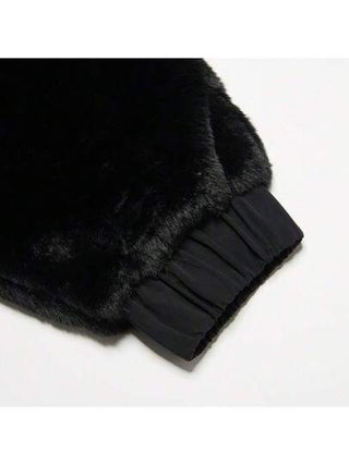 Adidas معطف قصير من الفرو الاصطناعي النعامي للنساء، طراز IP7044